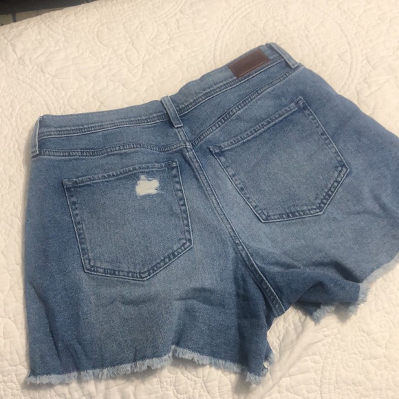 Hollister Denim Shorts. - Picture 3 of 7